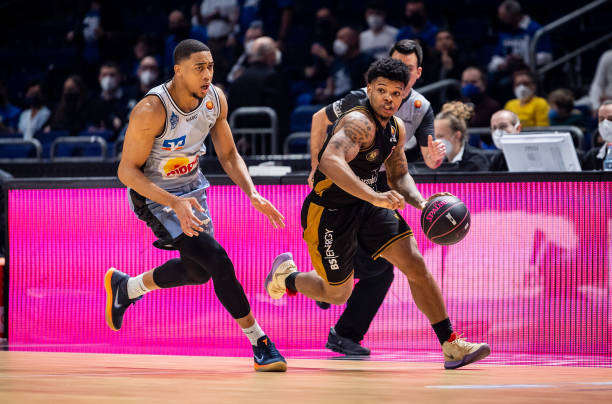 功勋卓著的 功勋卓著的