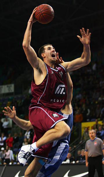 竞争激烈的 竞争激烈的