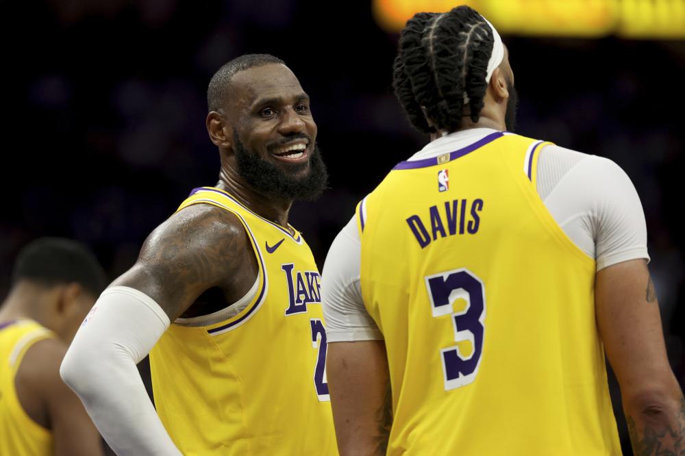 阿森纳发布对阵黄潜海报：队长厄德高单人出镜.